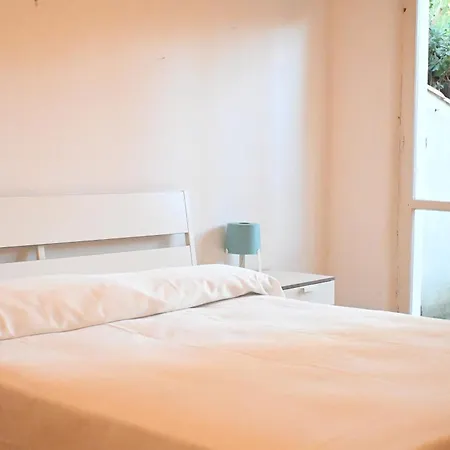 N205 - Numana, Delizioso Bilocale Con Giardino Apartman *