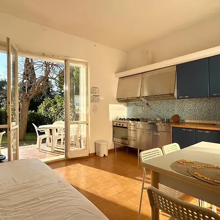 N205 - Numana, Delizioso Bilocale Con Giardino Apartman